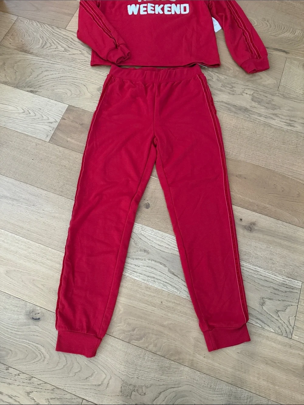 Jessica Simpson soft red