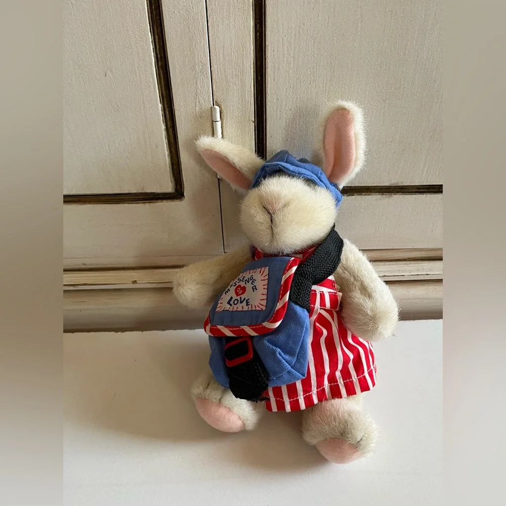 Vintage Muffy VanderBear Collection Hoppy VanderHare Messenger of Love Bunny ‘90