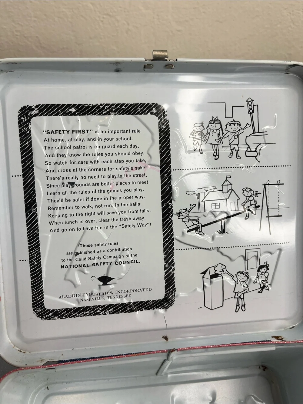 Aladdin industries Inc. vintage lunchbox