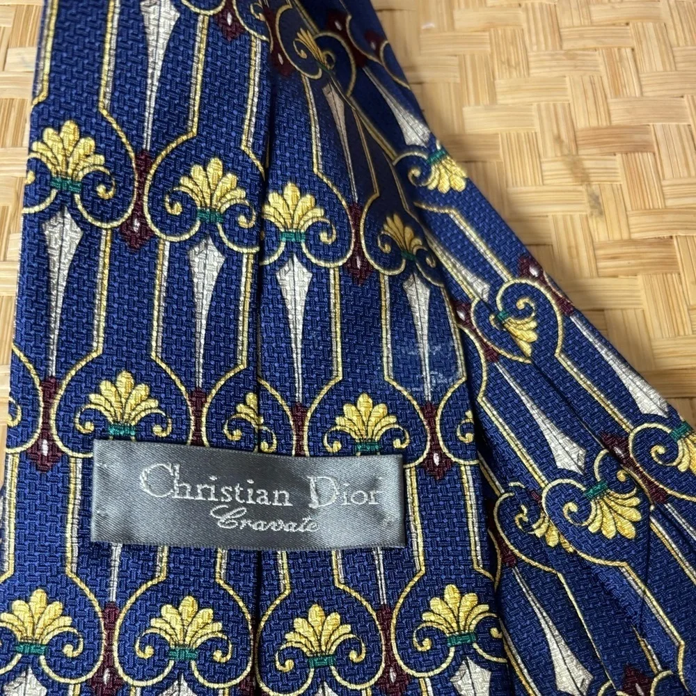 Dior chic tie