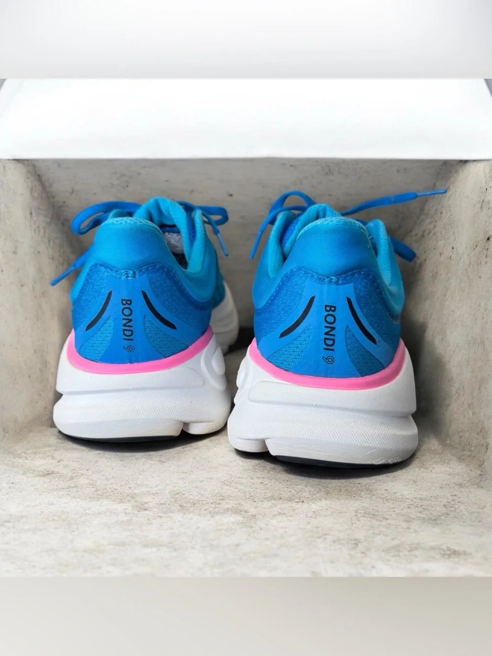Hoka bondi bright