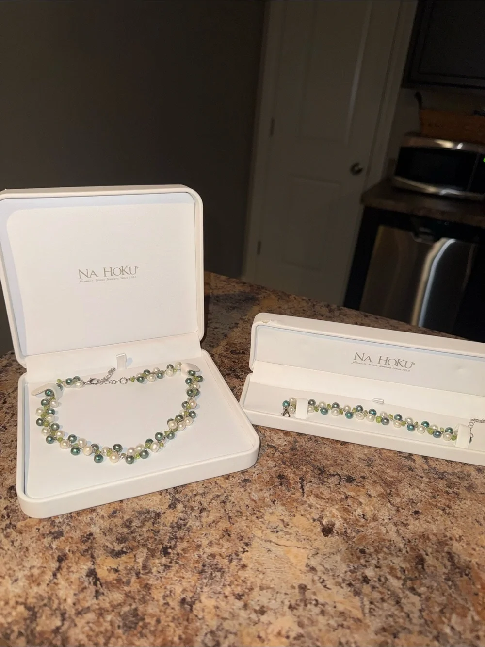 Na Hoku Multi-Tone Green Pearl Necklace and Bracelet Set with Silver Accents