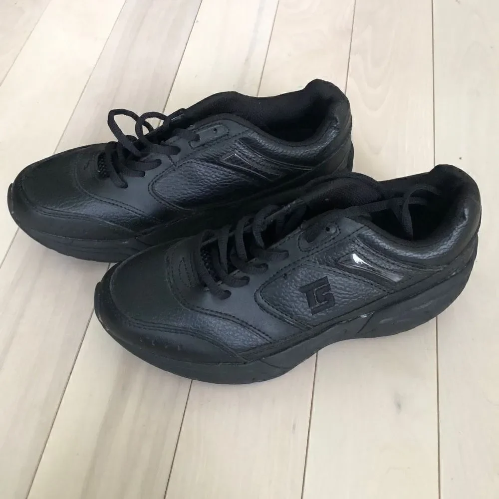 TheraShoe Women's Lace-Up Fashion Sneakers Black 7.5 W