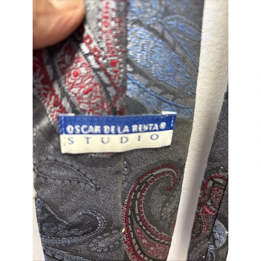 Oscar de la Renta add touch