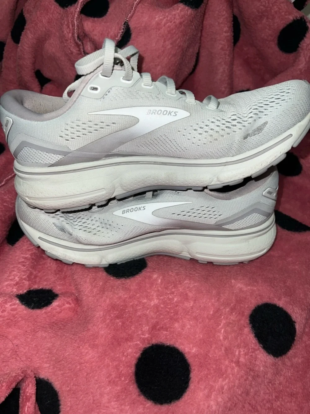 Brooks shoe image