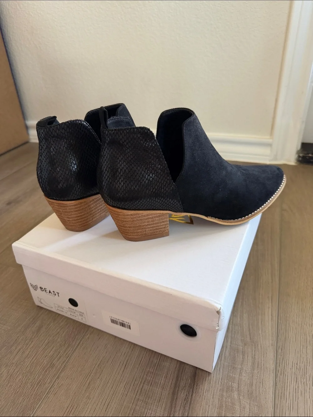 BEAST FASHION sleek black