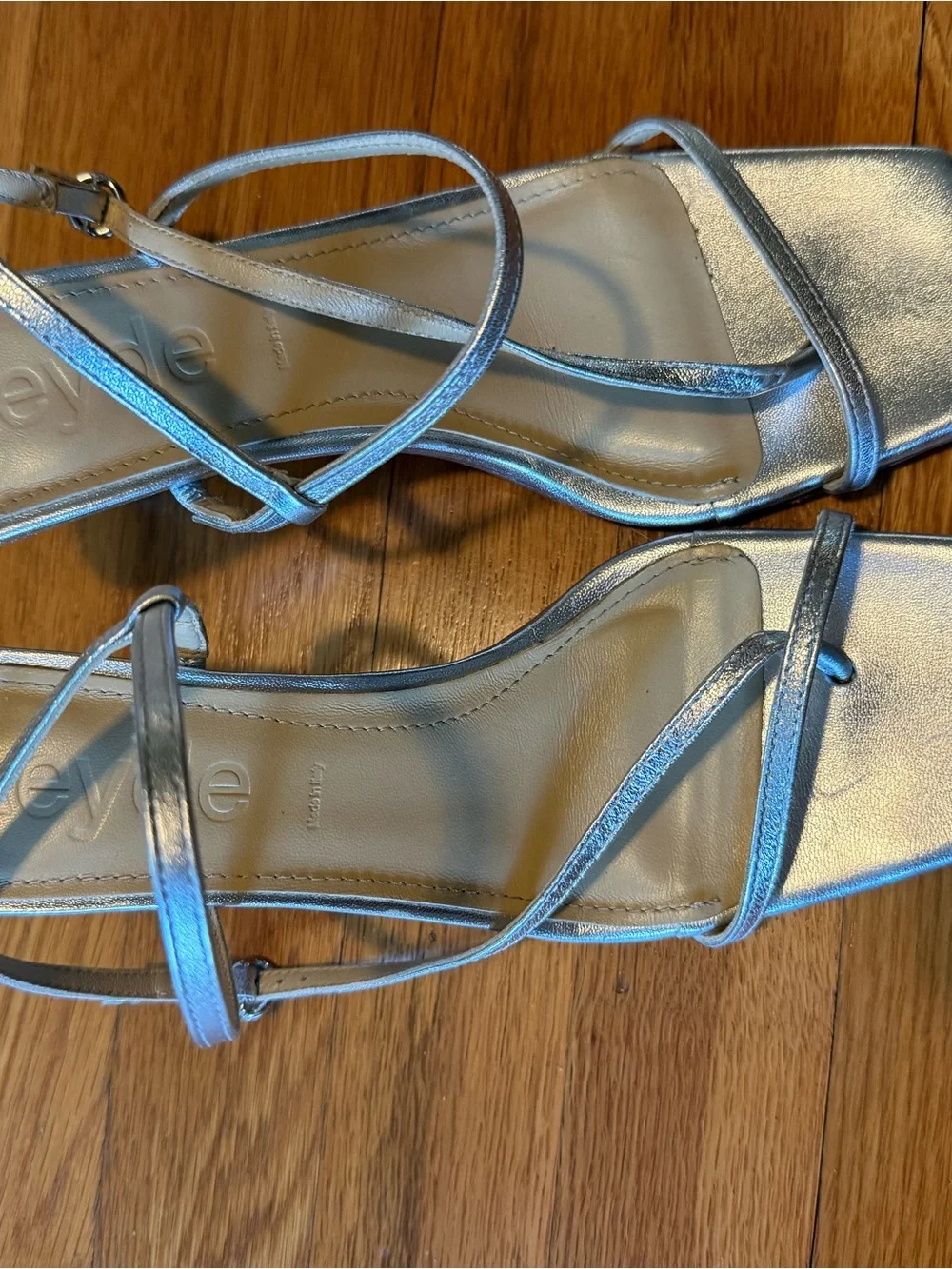 Aeyde metallic silver