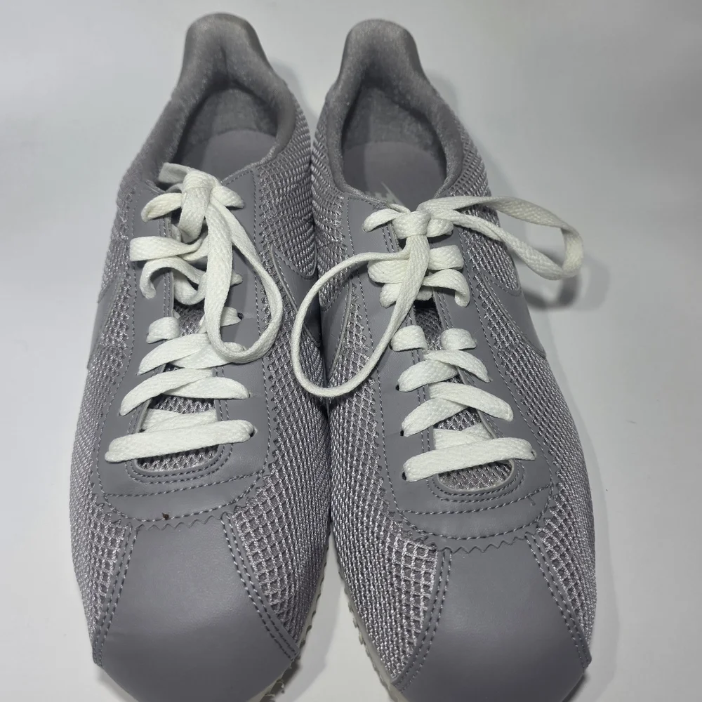 Nike these cortez