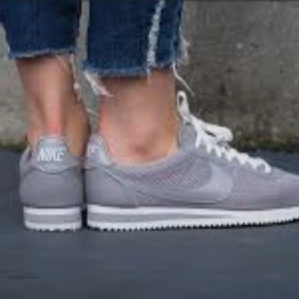 Nike these cortez