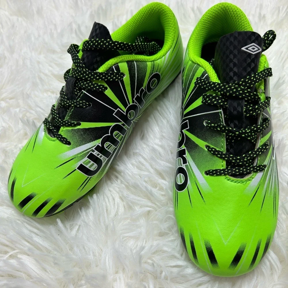 Umbro Kids Neon Green and Black soccer cleats #soccercleats#soccer#Sport#athlete