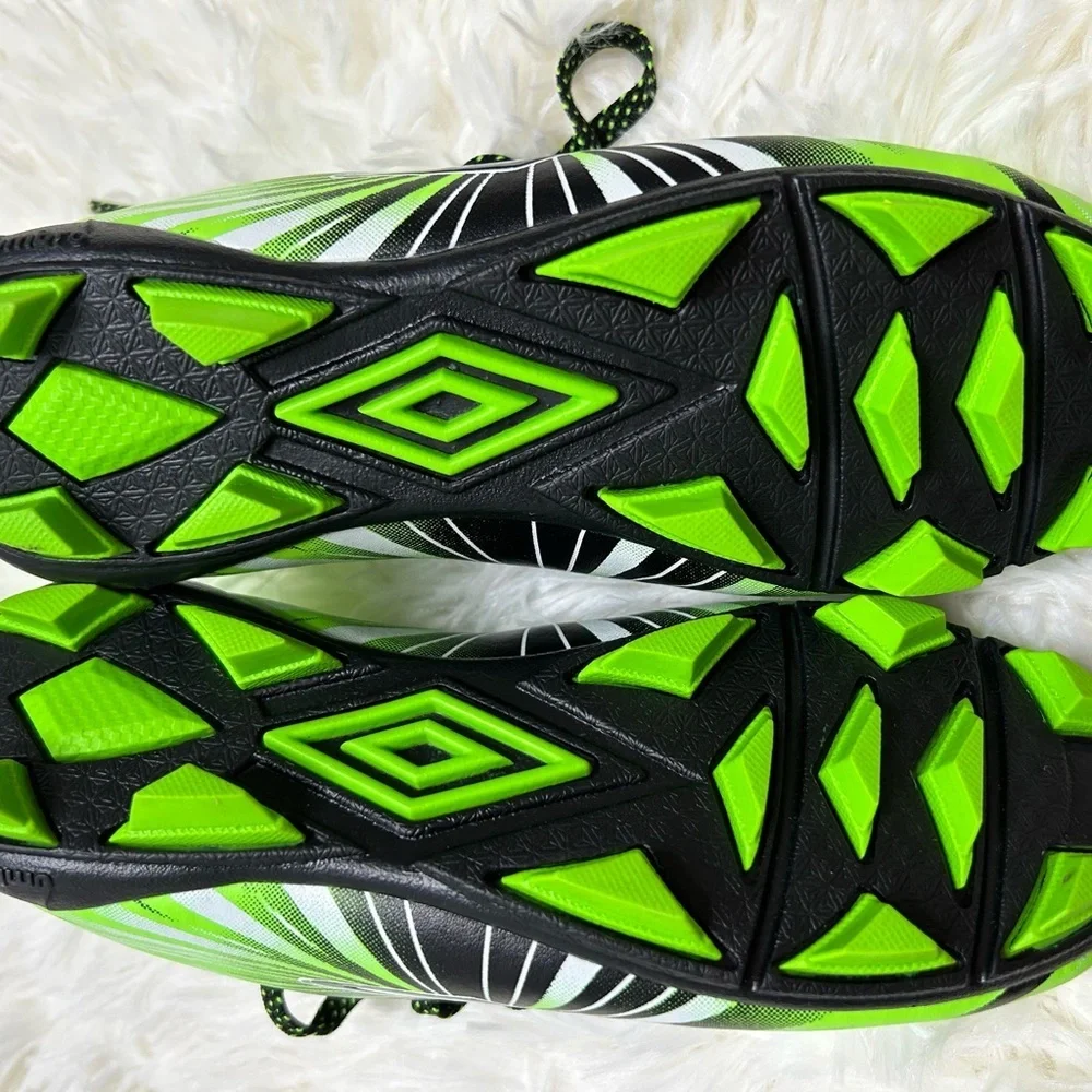 Umbro Kids Neon Green and Black soccer cleats #soccercleats#soccer#Sport#athlete
