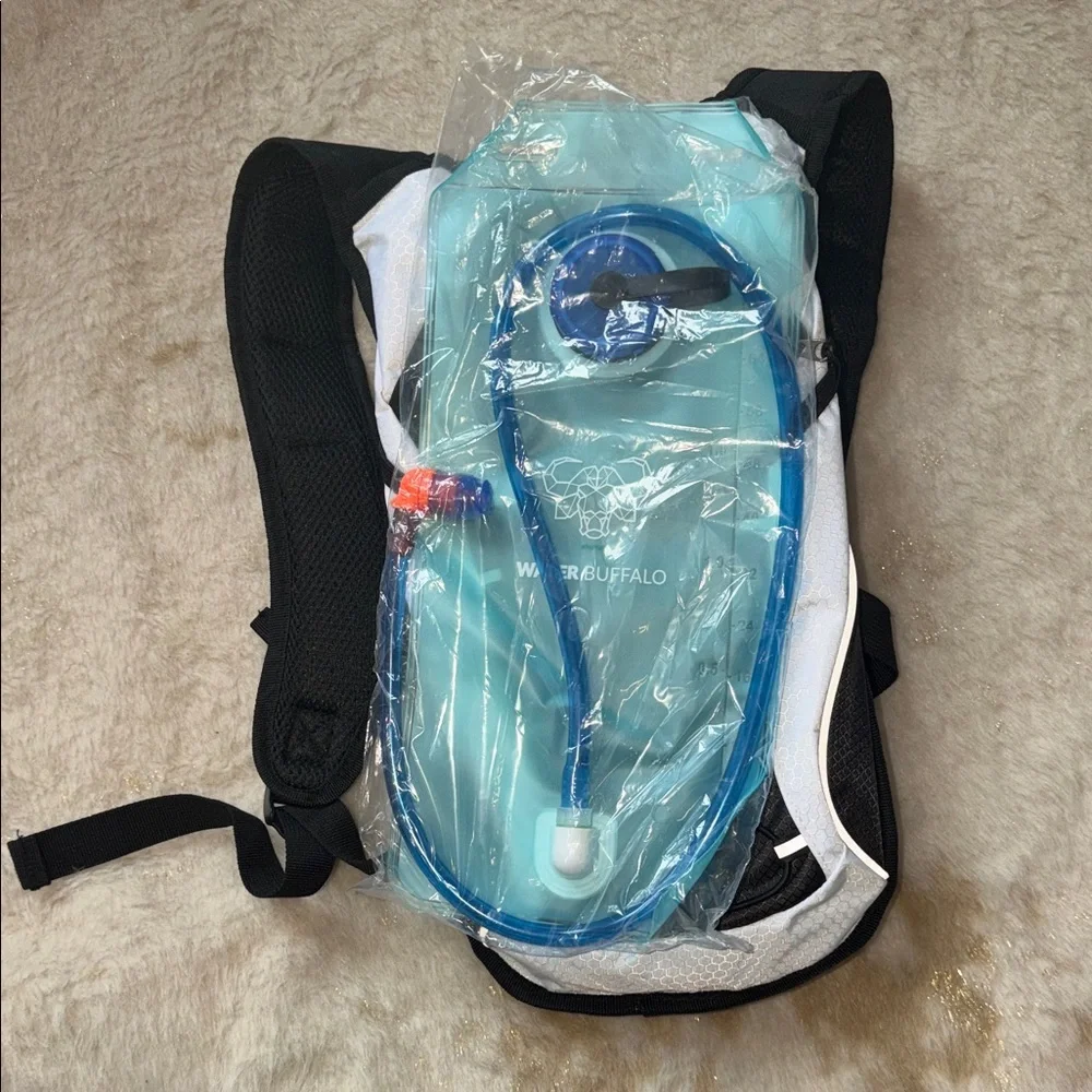 Water Buffalo Black and White Hydration Backpack 2Liters NEW!