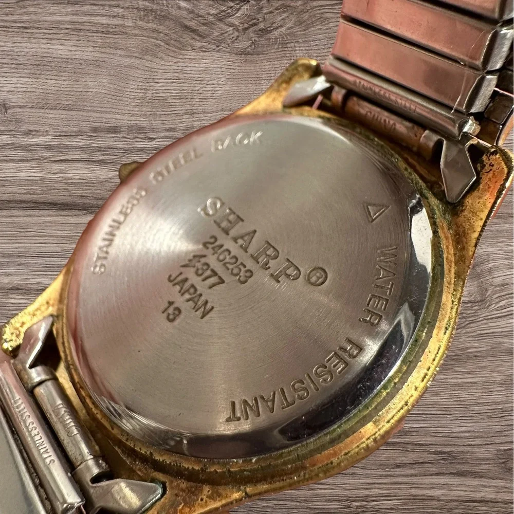 Sharp quartz analog