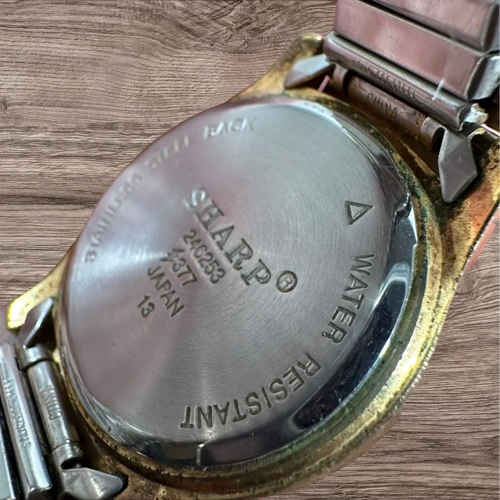 Sharp quartz analog