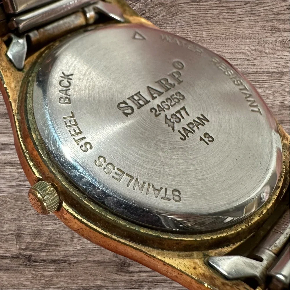 Sharp quartz analog