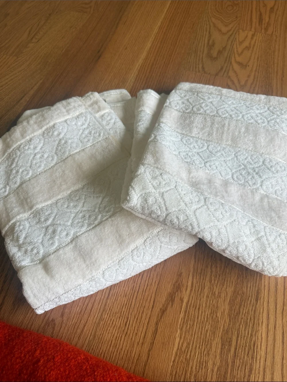 (2) FrenchTex pearl jacquard Bath Towels