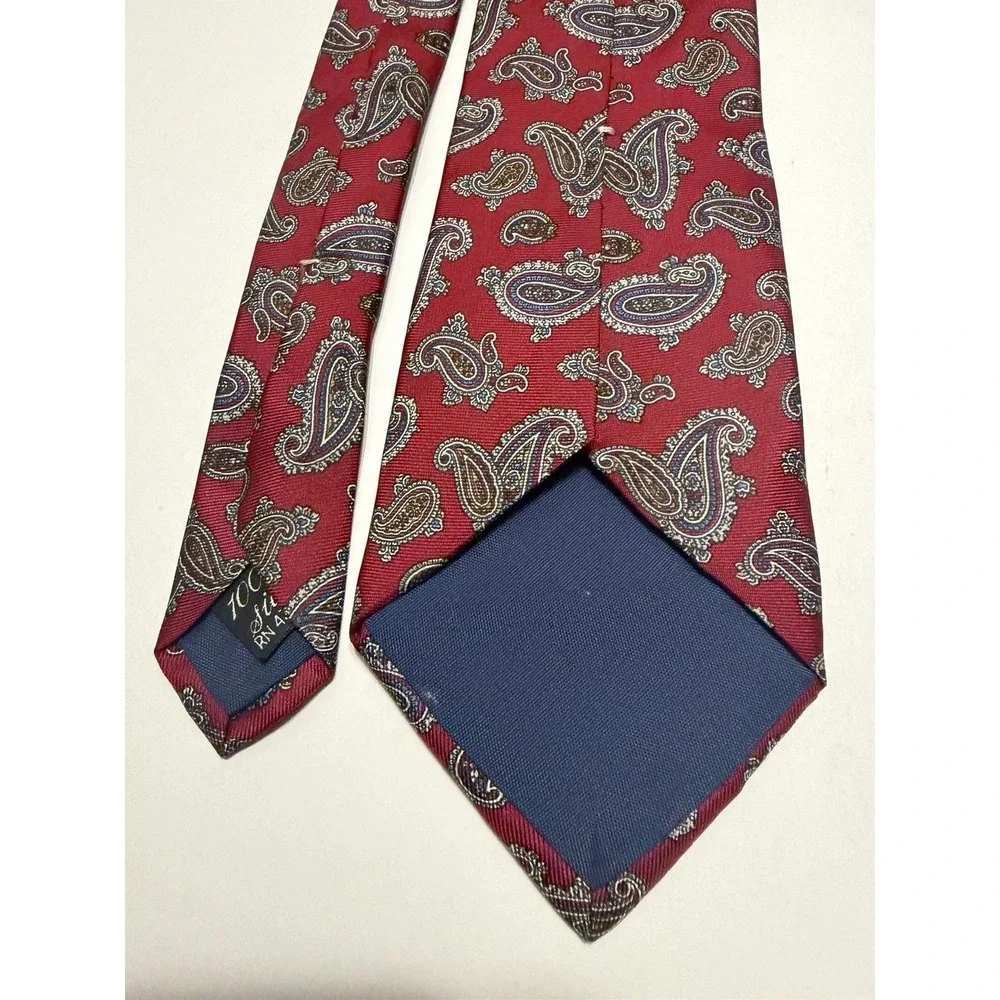 Jos. A. Bank classic paisley