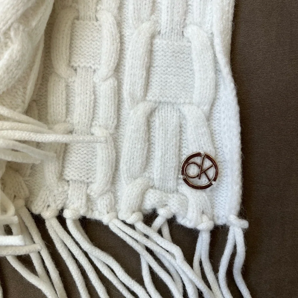 Calvin Klein pattern chic cable