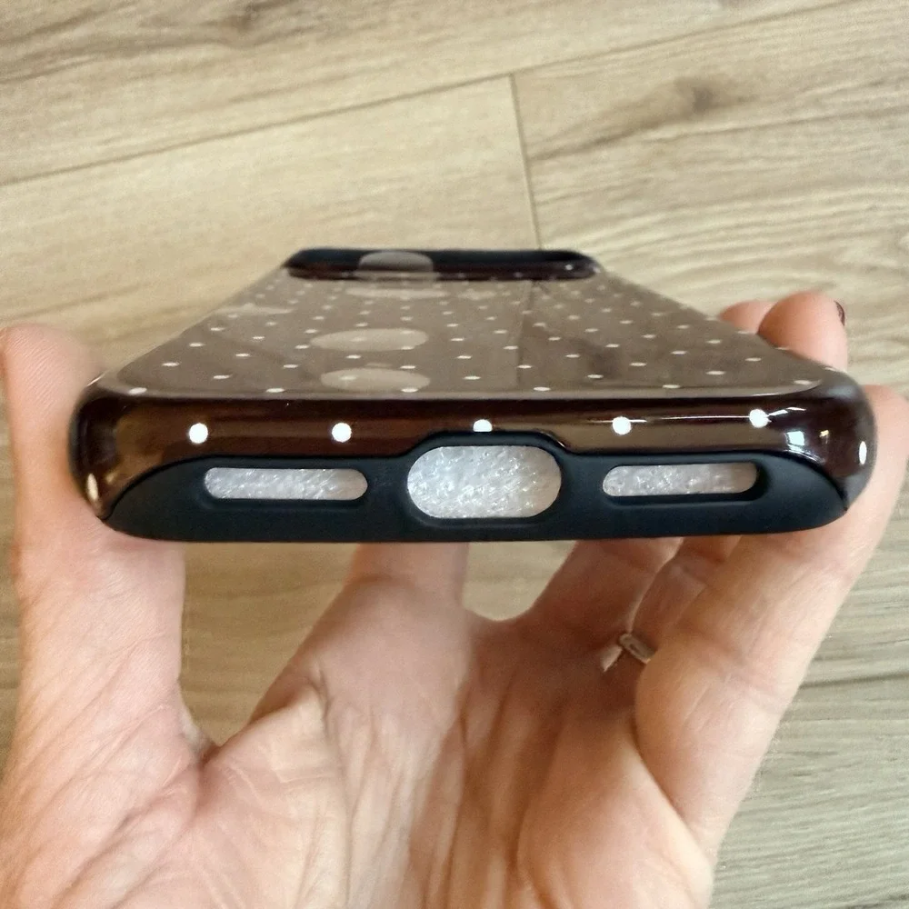The Unbranded Brand sleek black