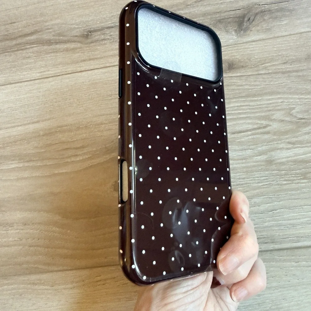 The Unbranded Brand sleek black