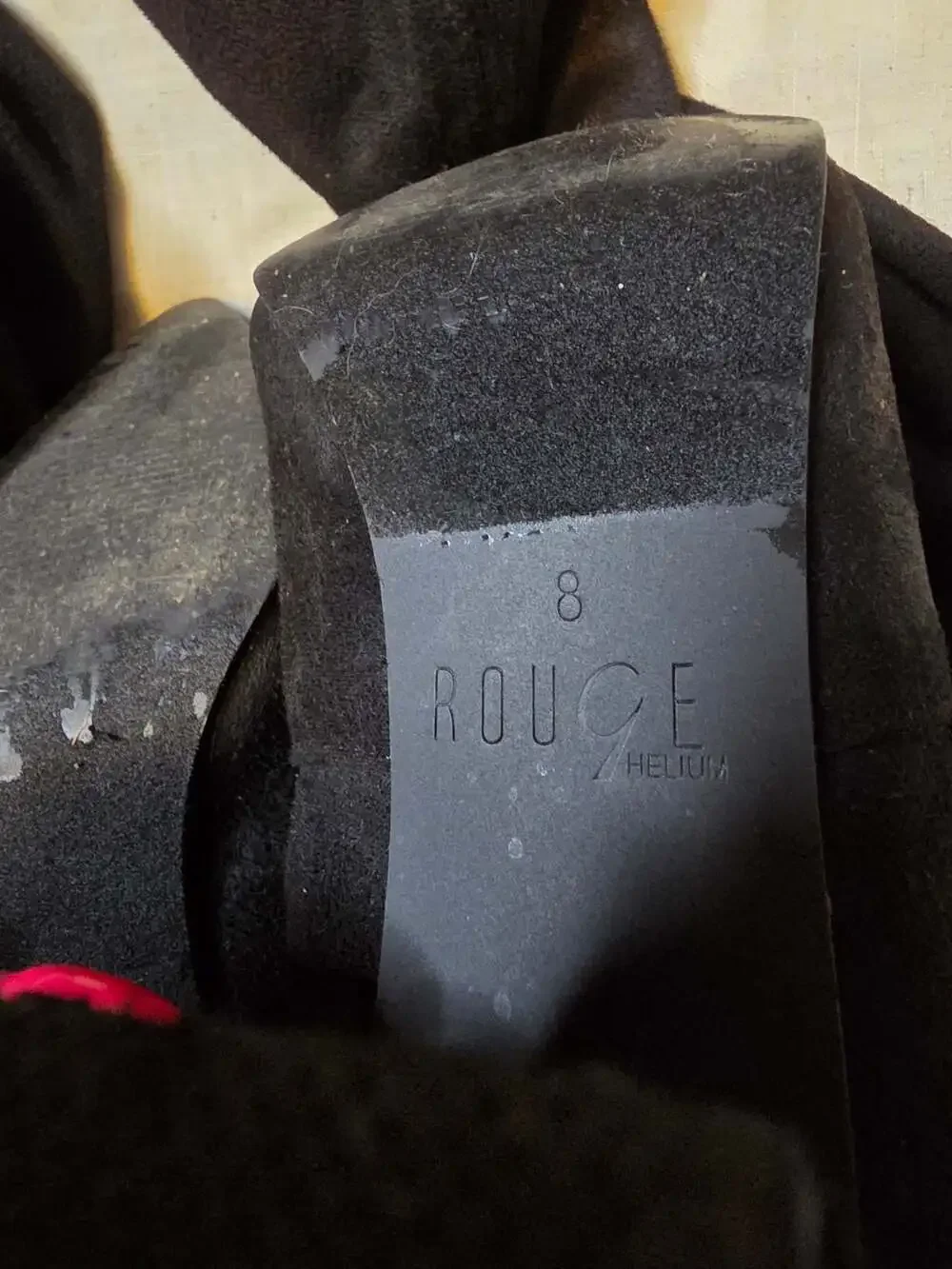 Rouge Helium gently used
