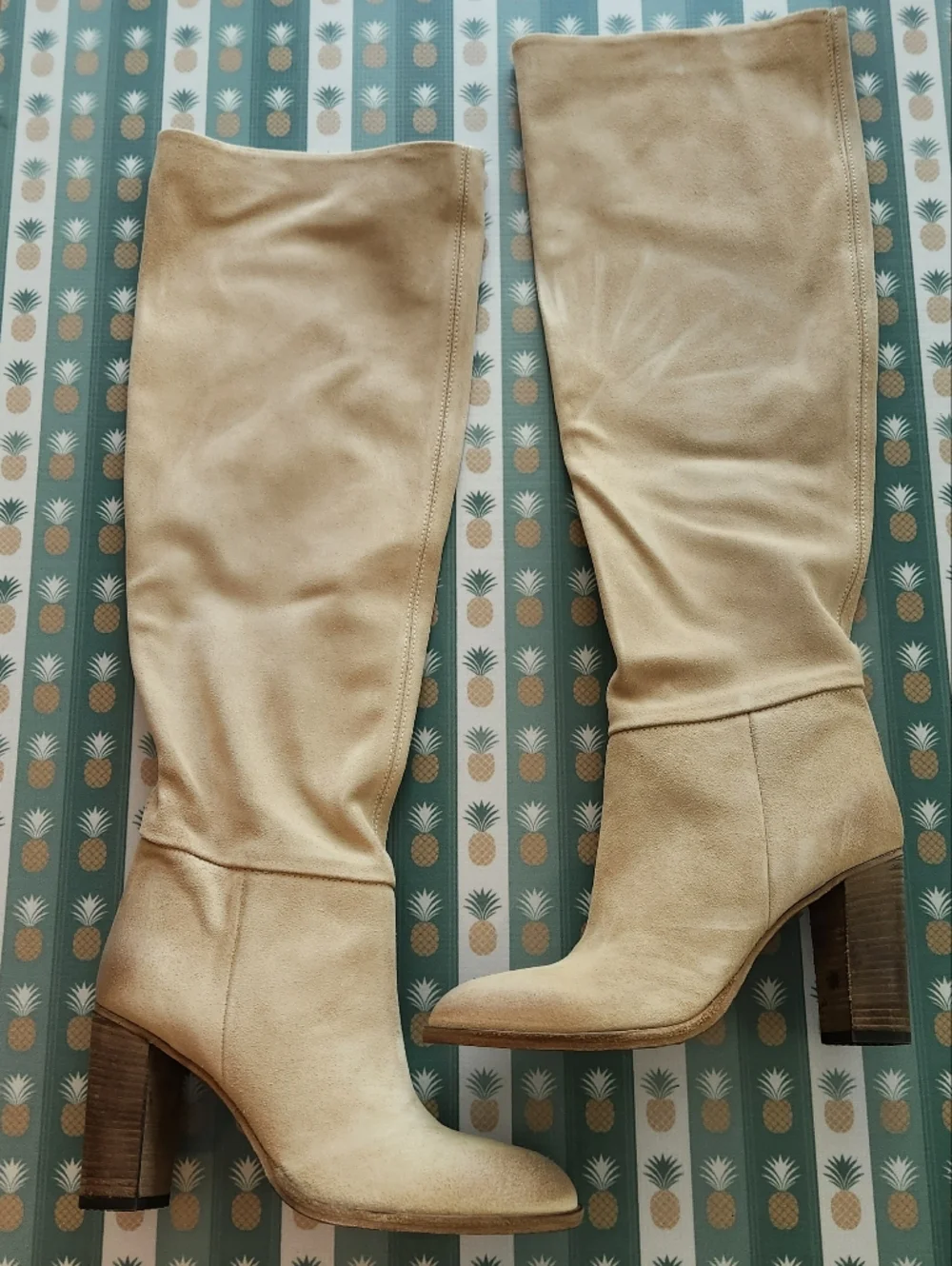 Free People chic beige