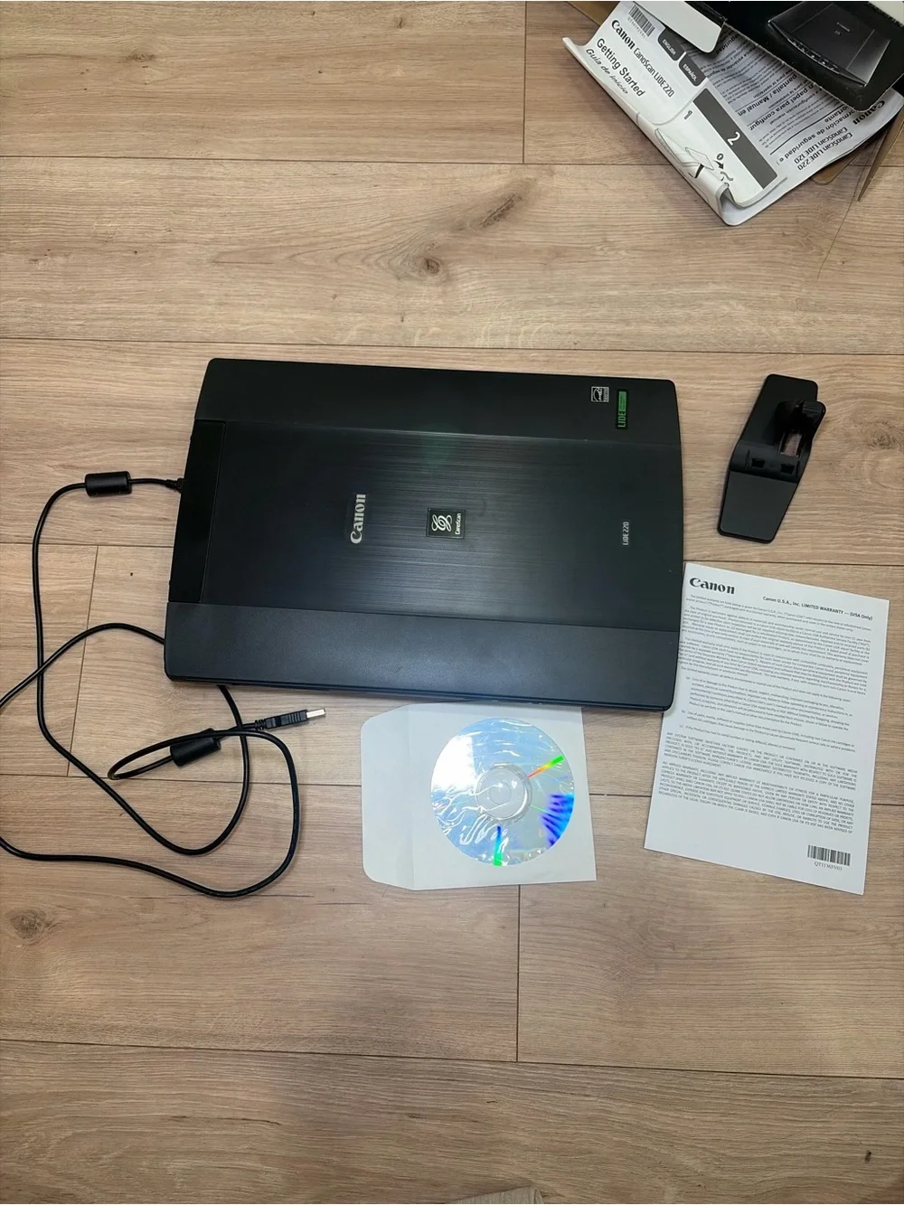 Canon CanoScan LiDE 220 Flatbed Color Scanner - Black