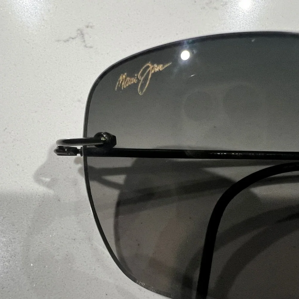 Maui Jim Rimless Sunglasses Grey Gradient Lens Black Metal Frame MJ407-02