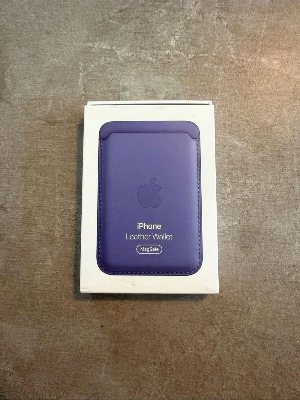 Apple MagSafe Leather Wallet - Purple