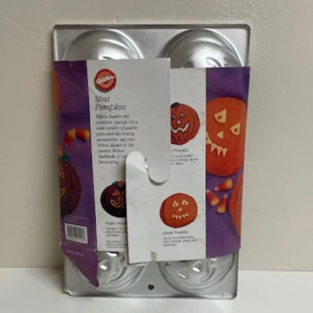 Wilton cake pan