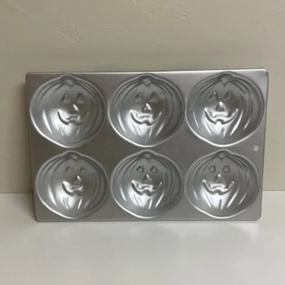 Wilton cake pan