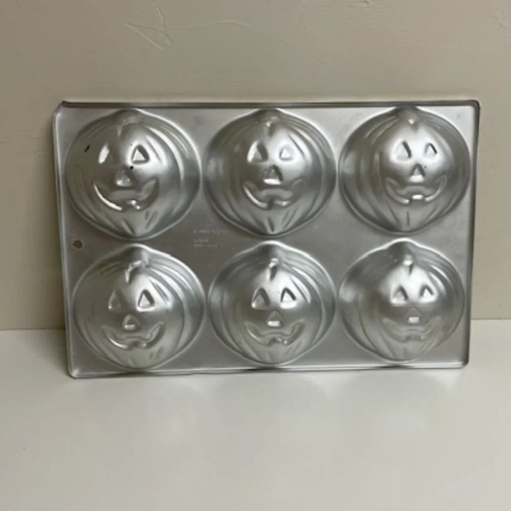 Wilton cake pan