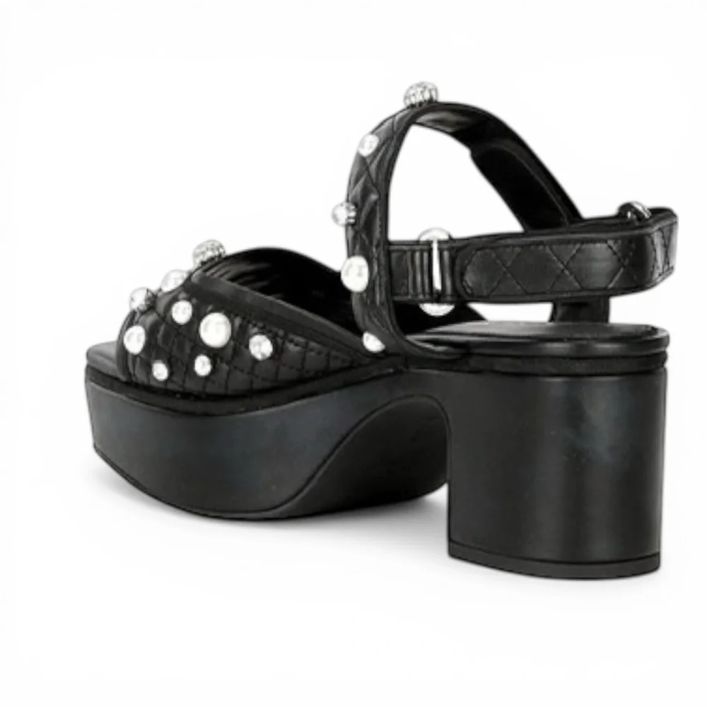 Gianni Bini stylish eye