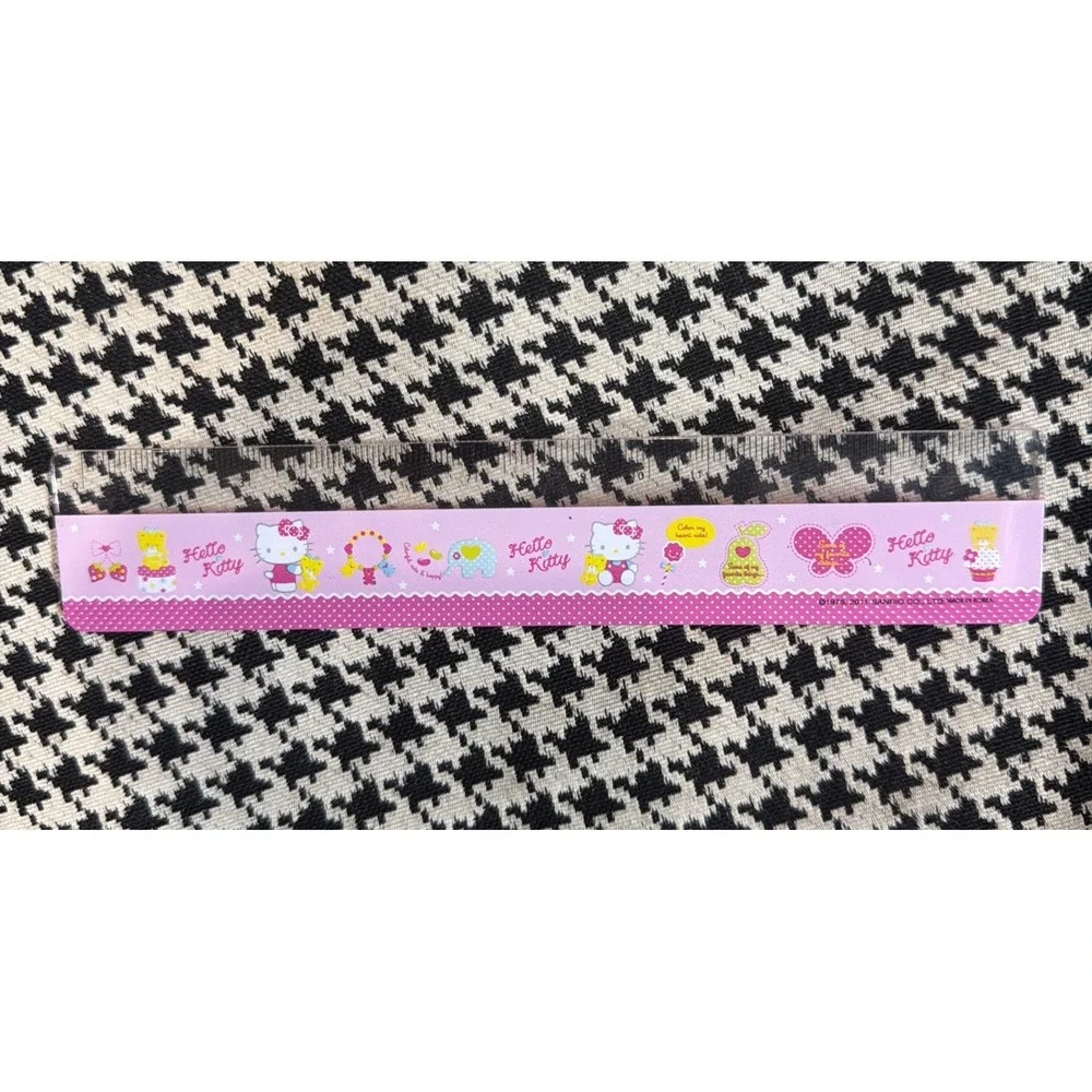 Sanrio Hello Kitty With‎ Bow 2011 Pink Graphic School Ruler Pink Plastic 6.5x1