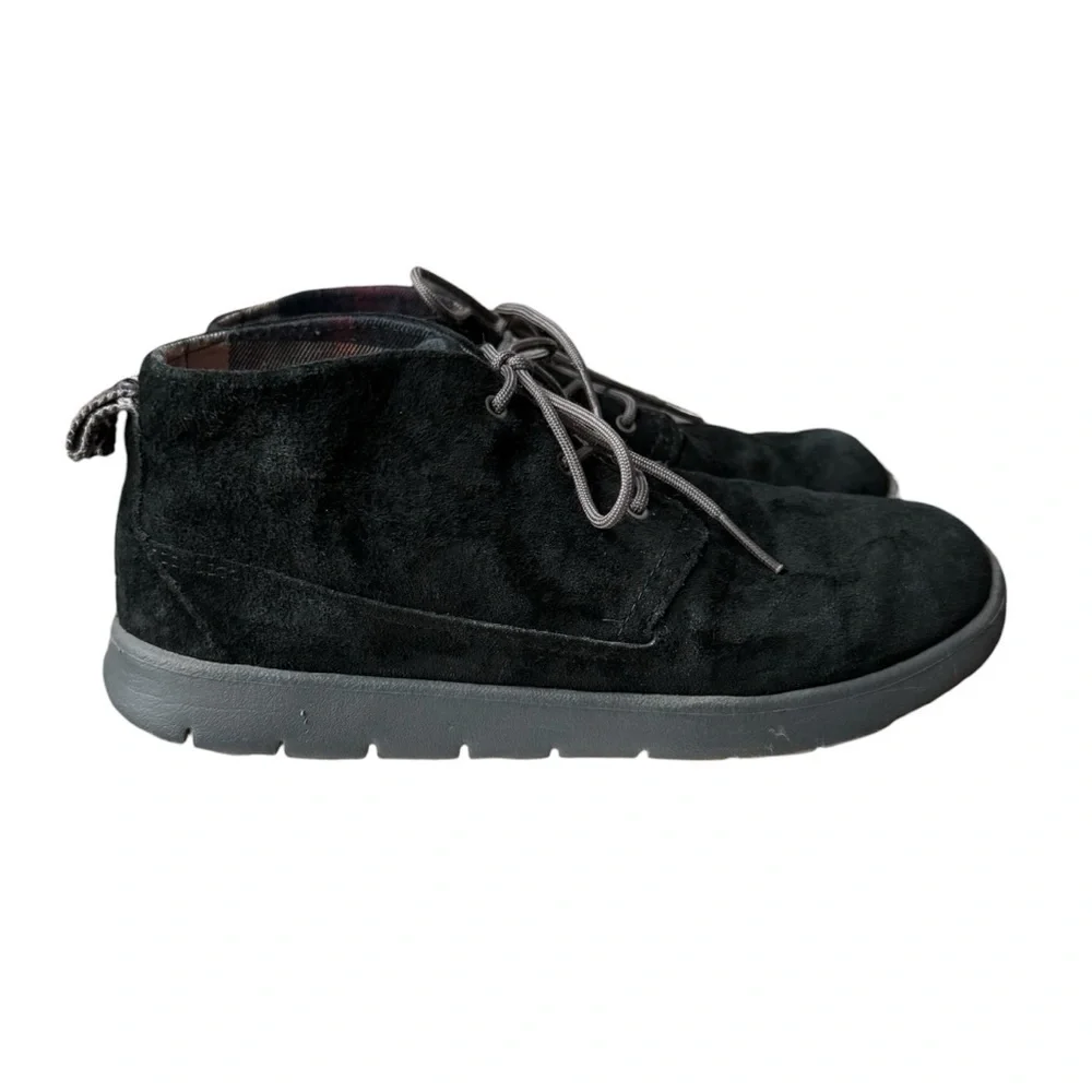 Ugg Kids Canoe Suede Chukka Boots Black Boys Size 4 US Big Kid Shoes Lace Up