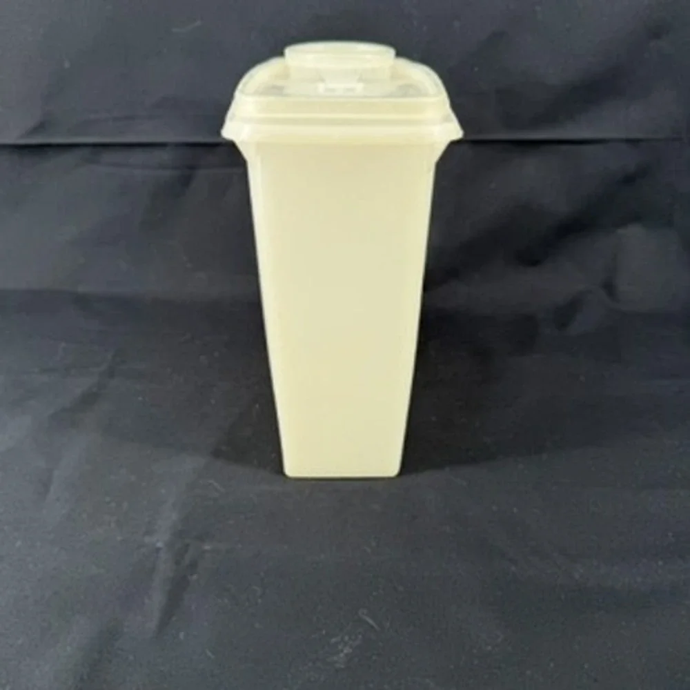 Tupperware store pour