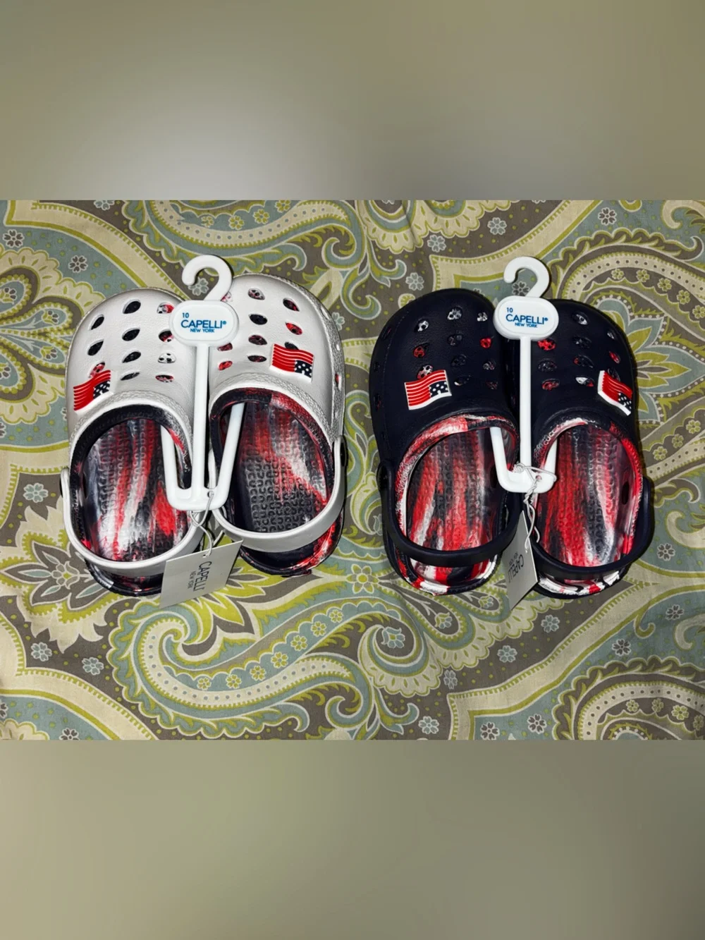 Capelli of New York Kids' Patriotic Clogs in White and Navy