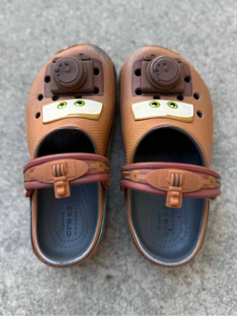 CROCS shoes normal see