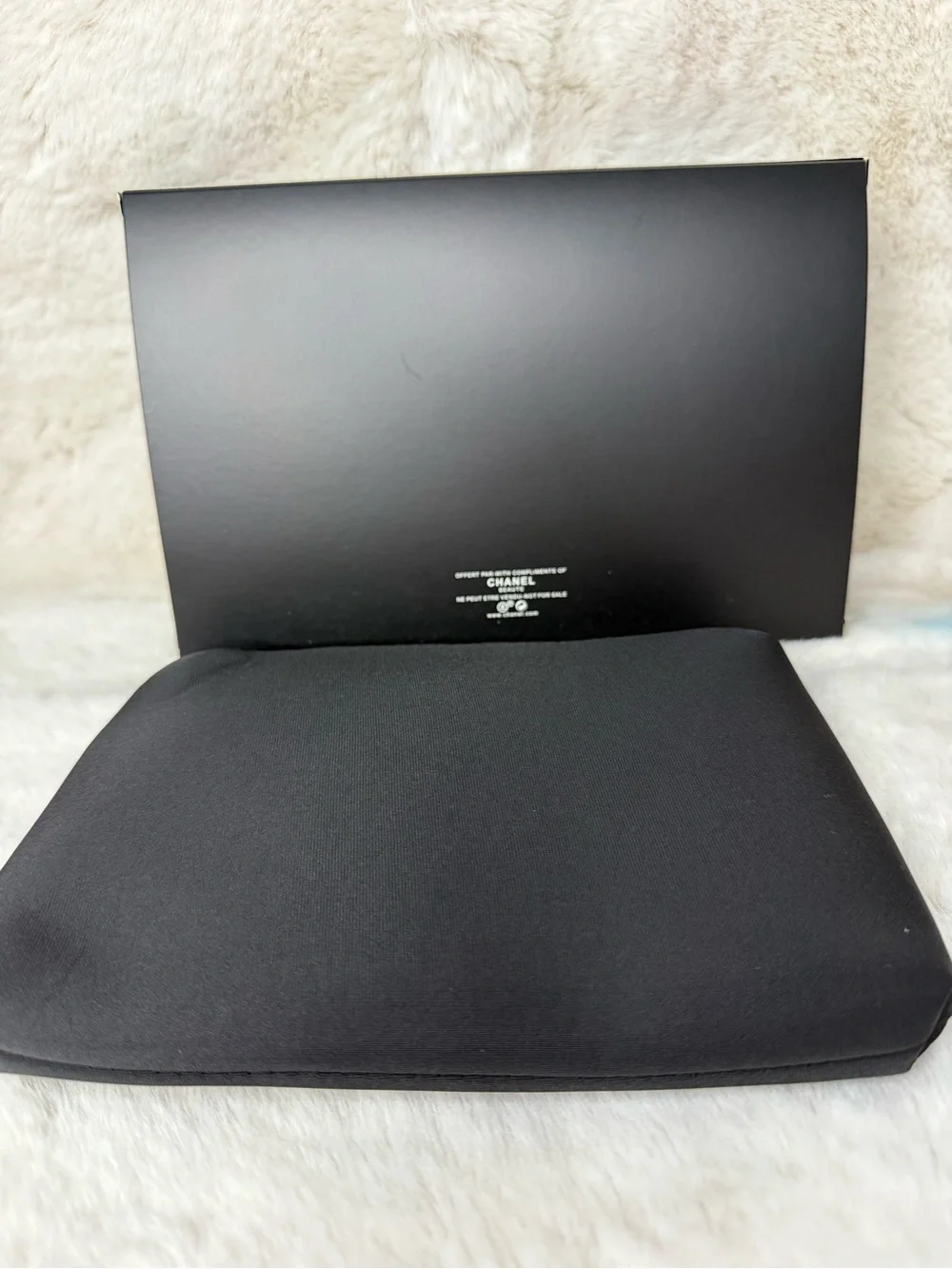 CHANEL elegant pouch