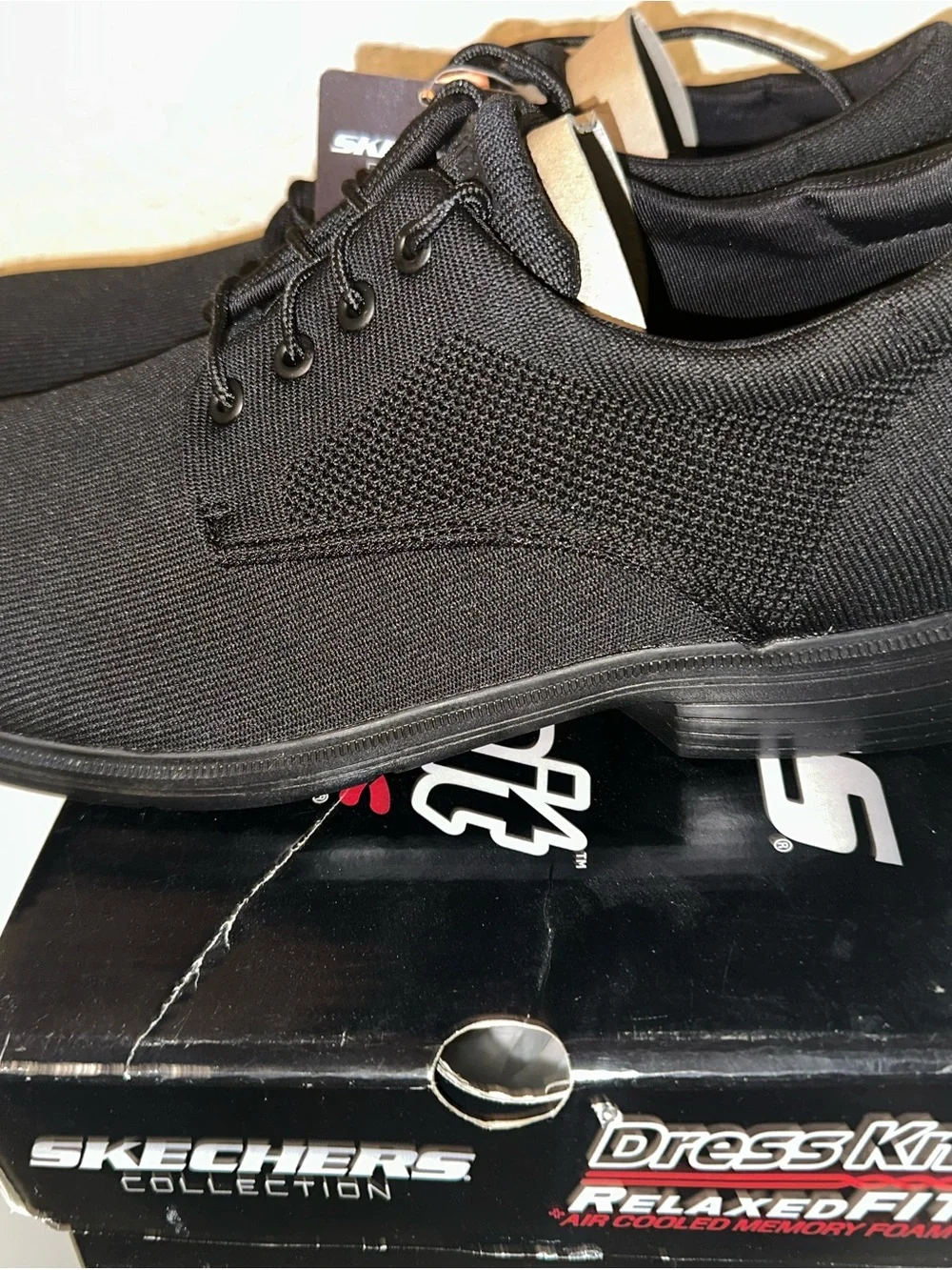 Skechers sleek black