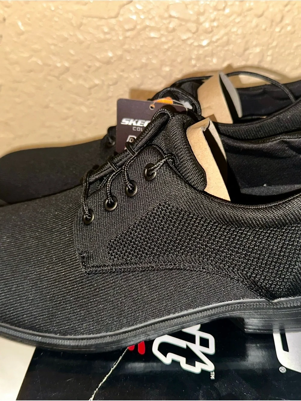 Skechers sleek black