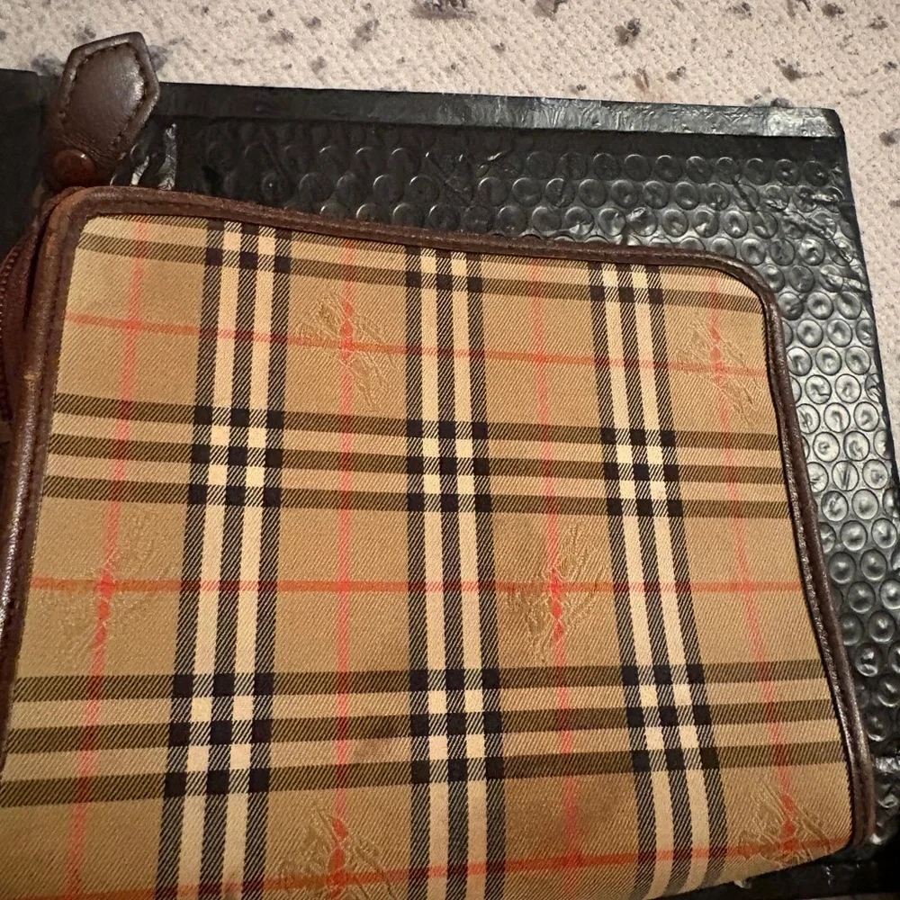 Burberry corners offers taking