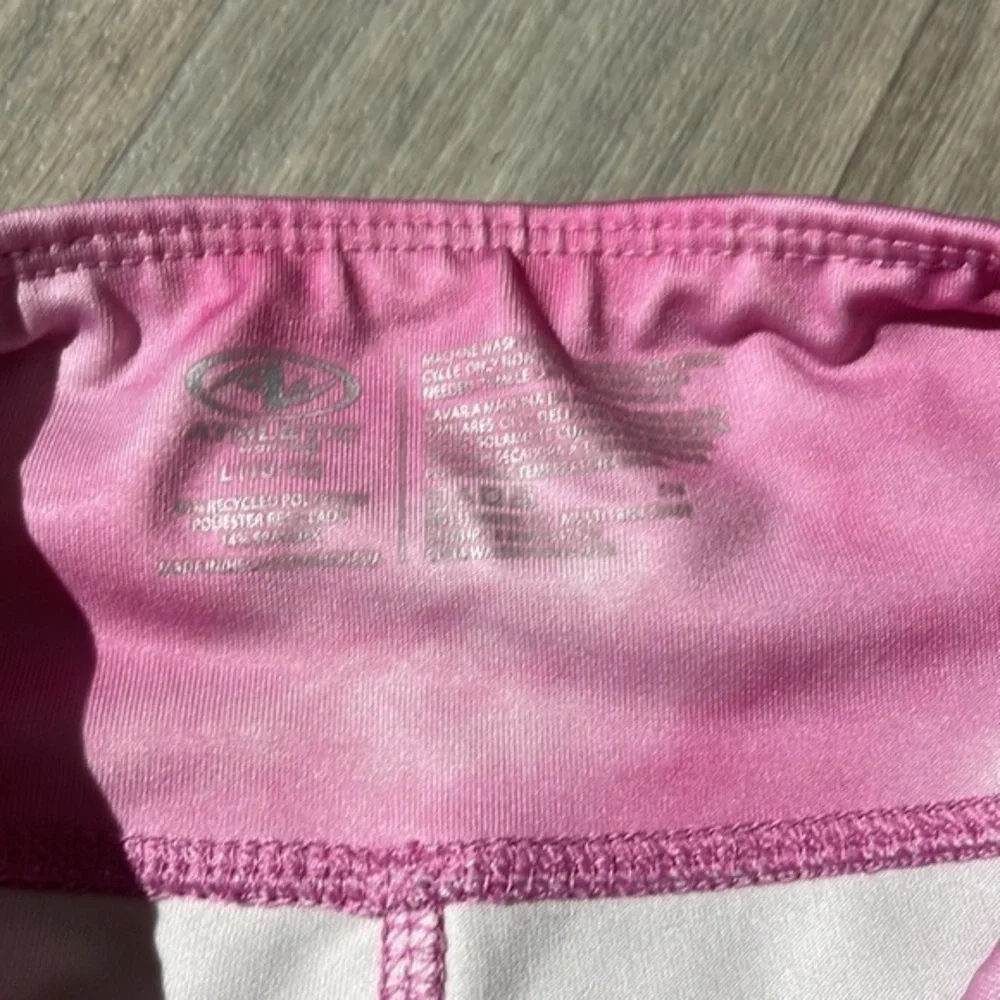 Bundle 3 athletic shorts and 2 athletic tops‎