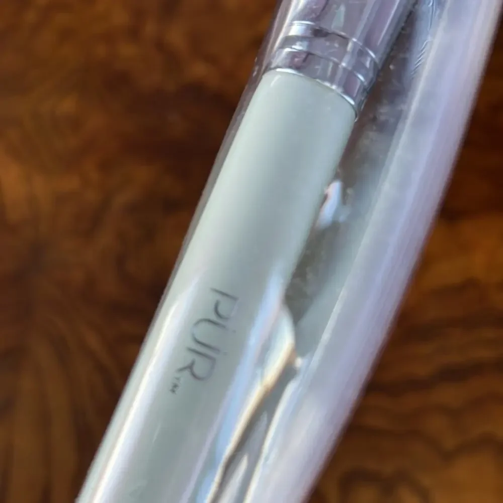 Pur contour foundation