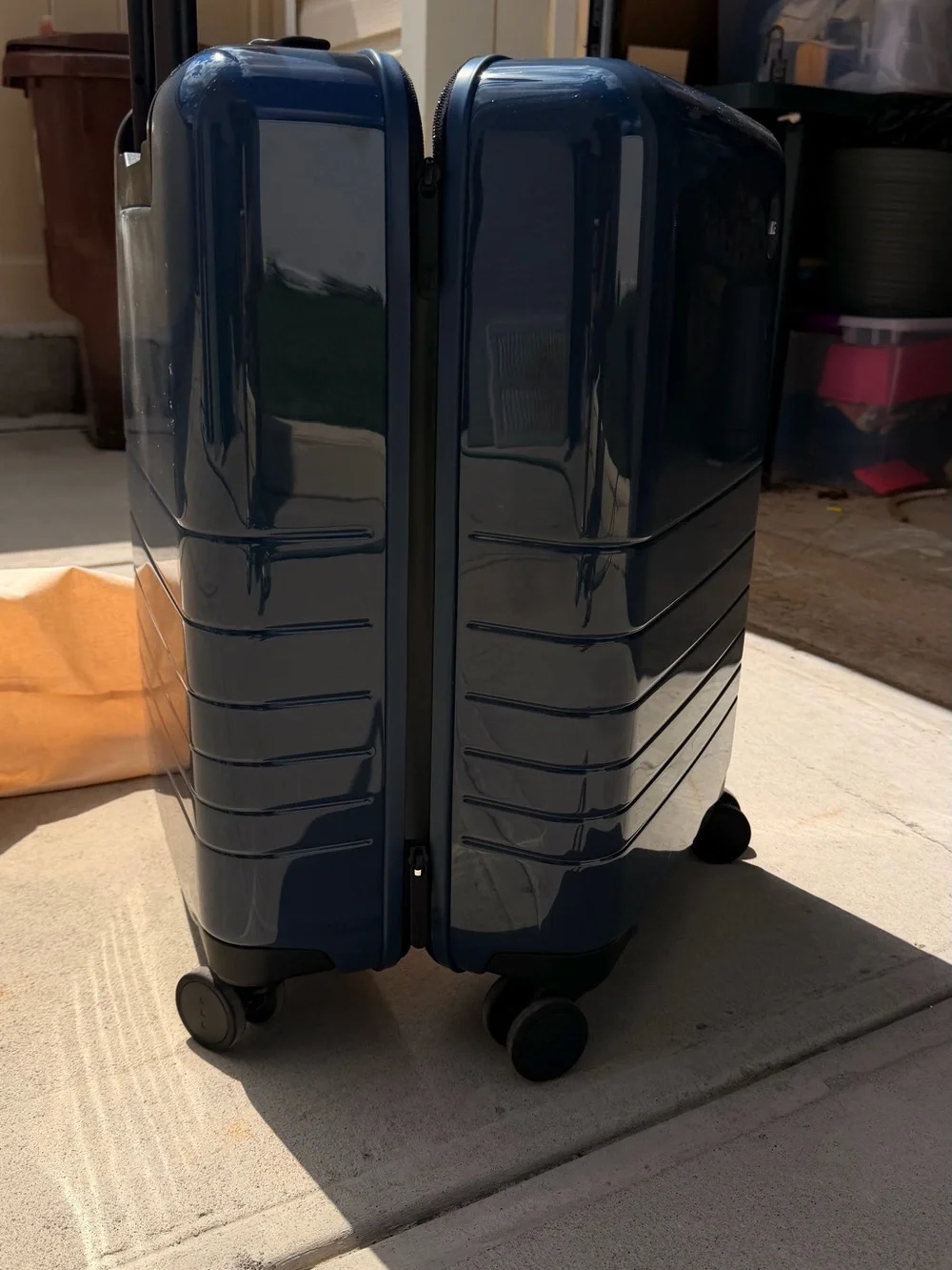 Monos carry suitcase