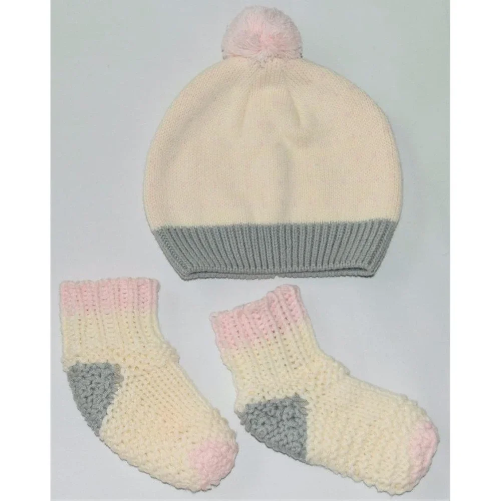 NWOT Pottery Barn Kids Baby Girl 6 12 m Cream Pink Pom Pom Hat + Knitted Socks