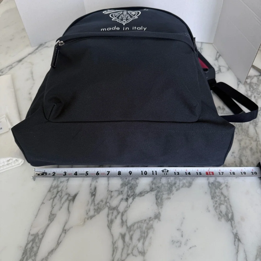 Gucci large crest