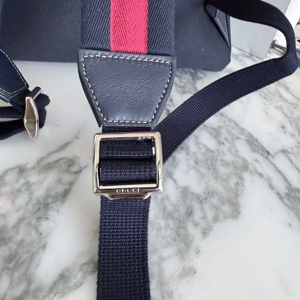 Gucci large crest