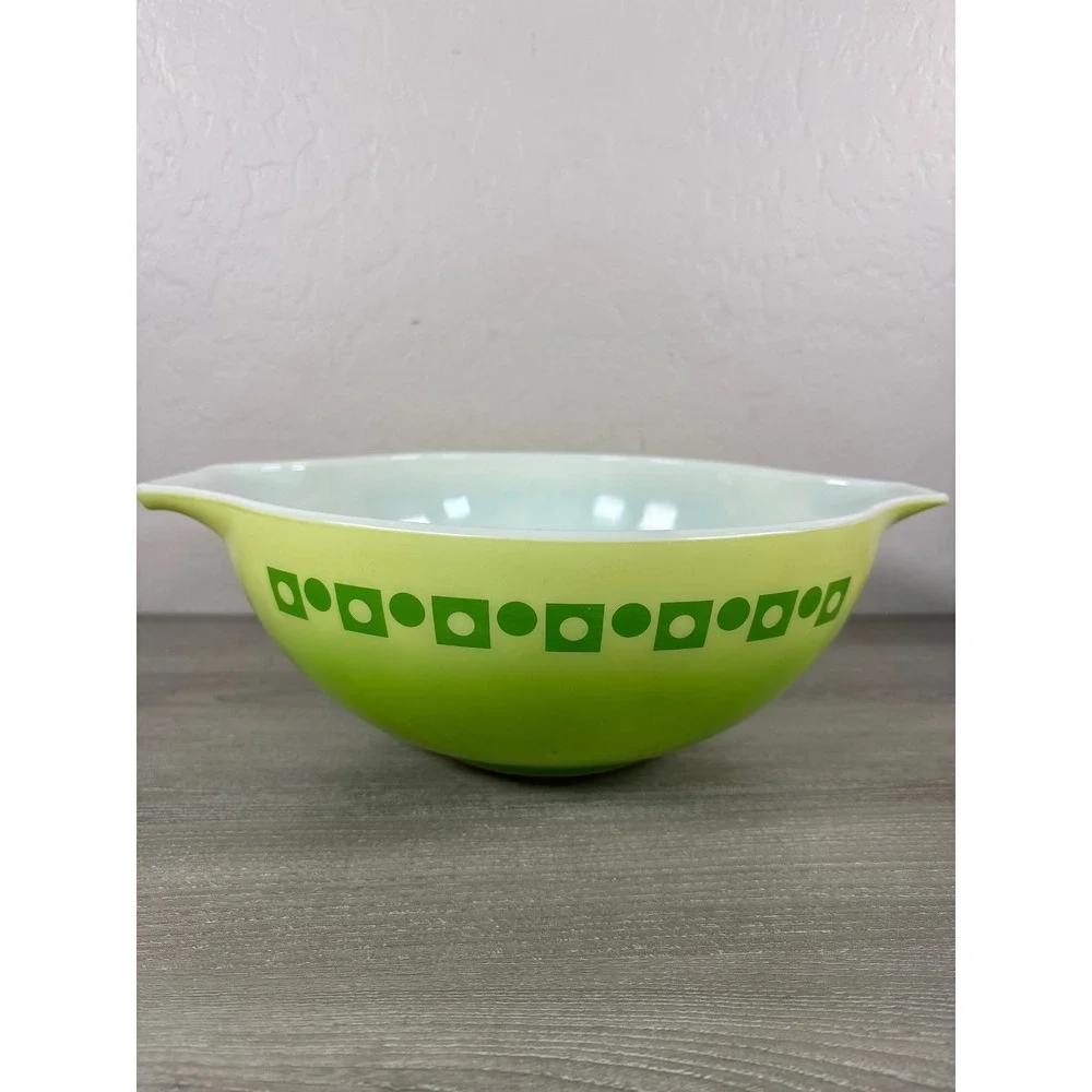 Pyrex vintage mixing