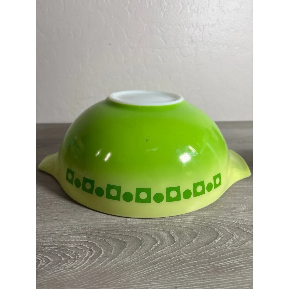 Vintage Pyrex Dot Squares Lime Green Cinderella Mixing Bowl 444 4 QT